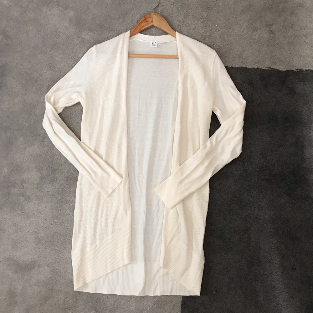 GAP cream colored cardigan